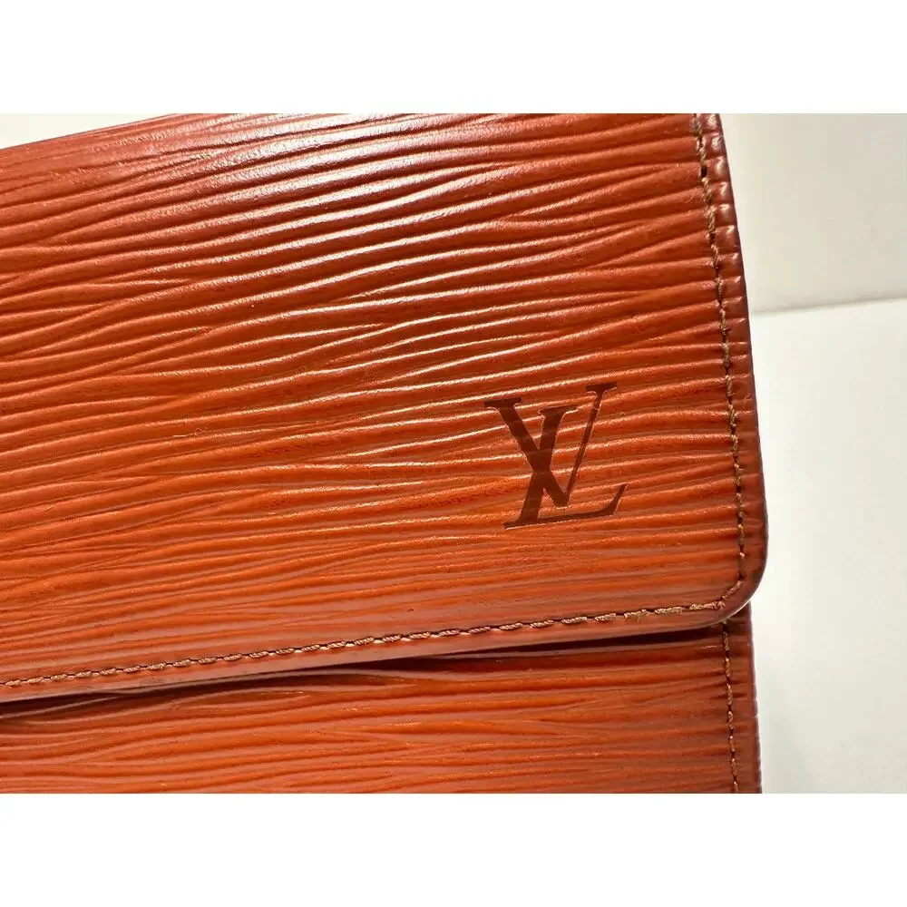 Authentic Vintage Louis Vuitton EPI Leather Long Wallet - Picture 6 of 13